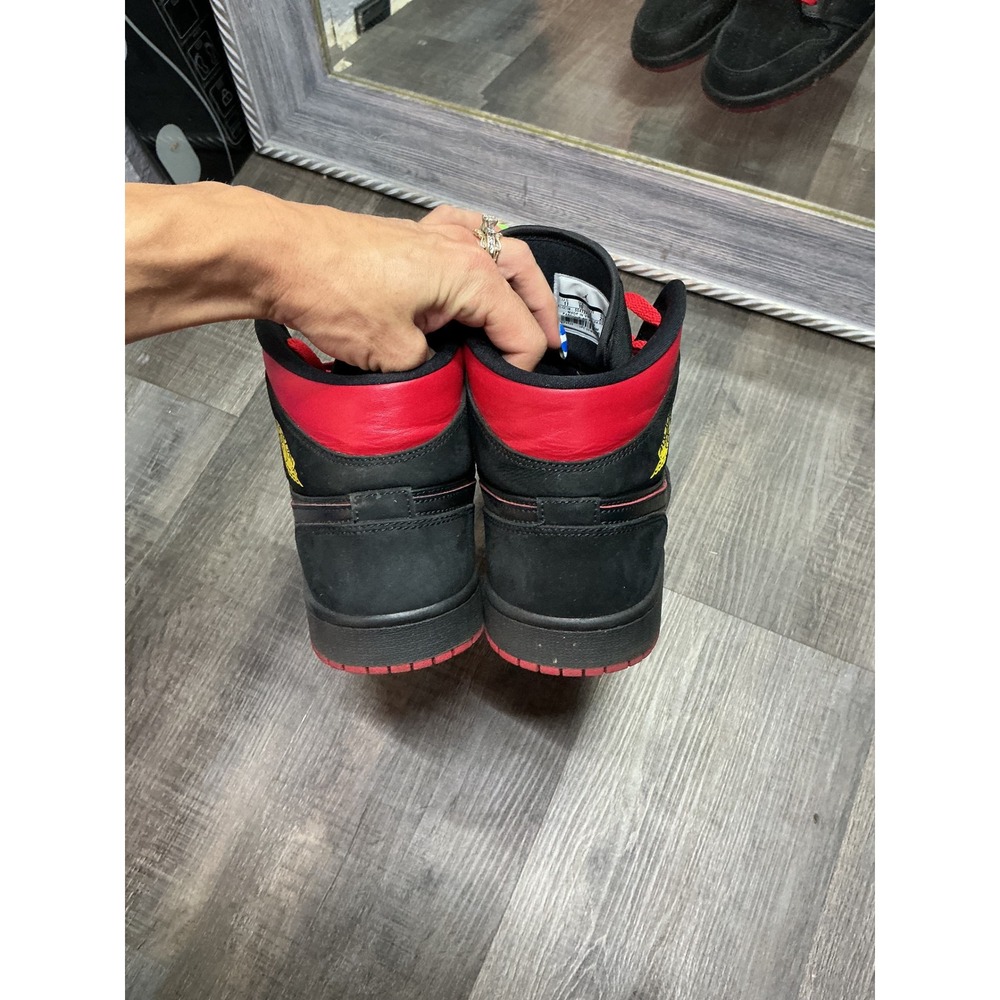 Air Jordan 1 Mid Black Red Yellow Sneakers 554724-076 Mens Size 11 - Picture 4 of 6